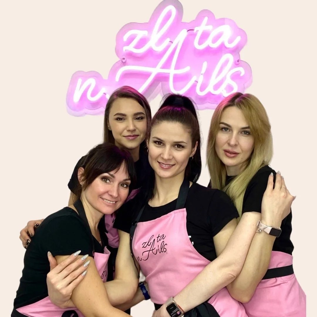 Zlata nails